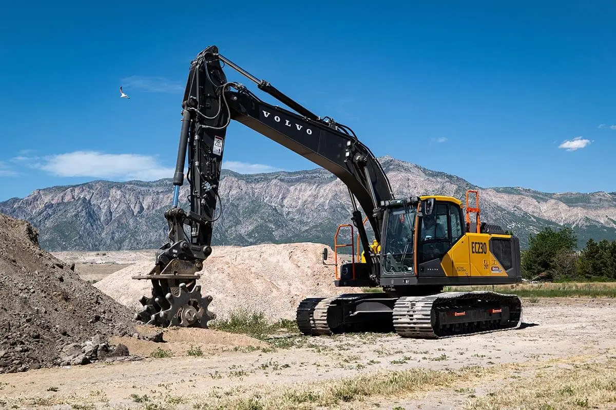 NEWEQUIP_EXCAVATORS